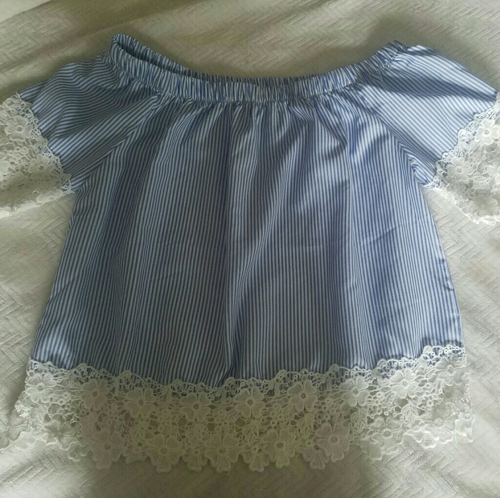 Blue lace blouse - Picture 2 of 3